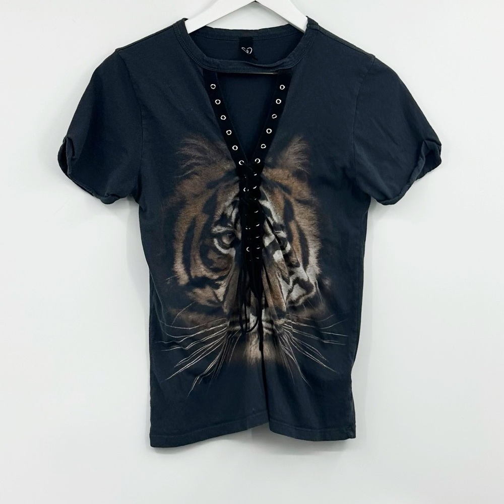 Windsor V Neck Lace Up Tiger Short Sleeve Shirt XS